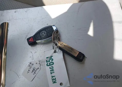 2013 Mercedes-Benz C 250 Luxury/Sport из США, поврежденный, VIN WDDGF4HB8DR272457